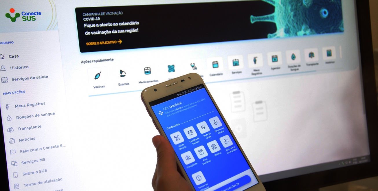 Fotografia de um smartphone com tela do aplicativo ConecteSUS do Ministério da Saúde/ Brasil.