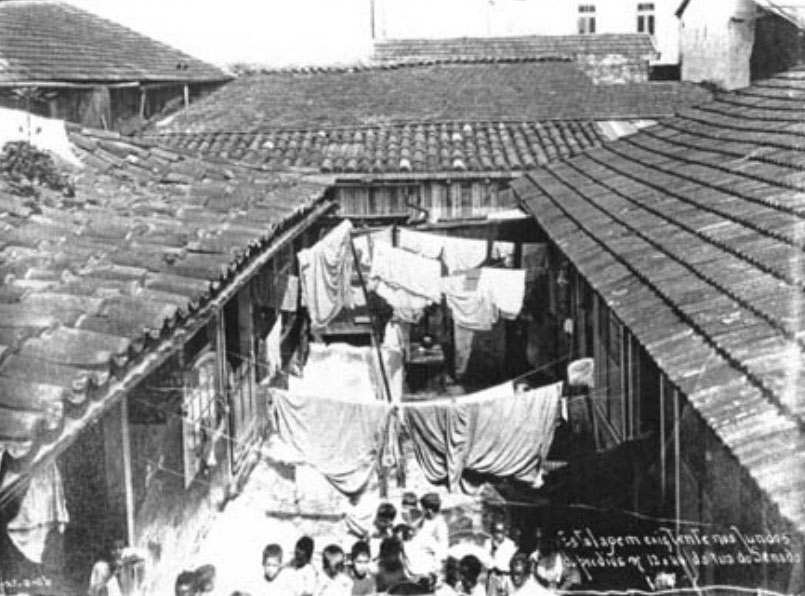 Estalagem da rua do Senado, fotografada por Augusto Malta.​