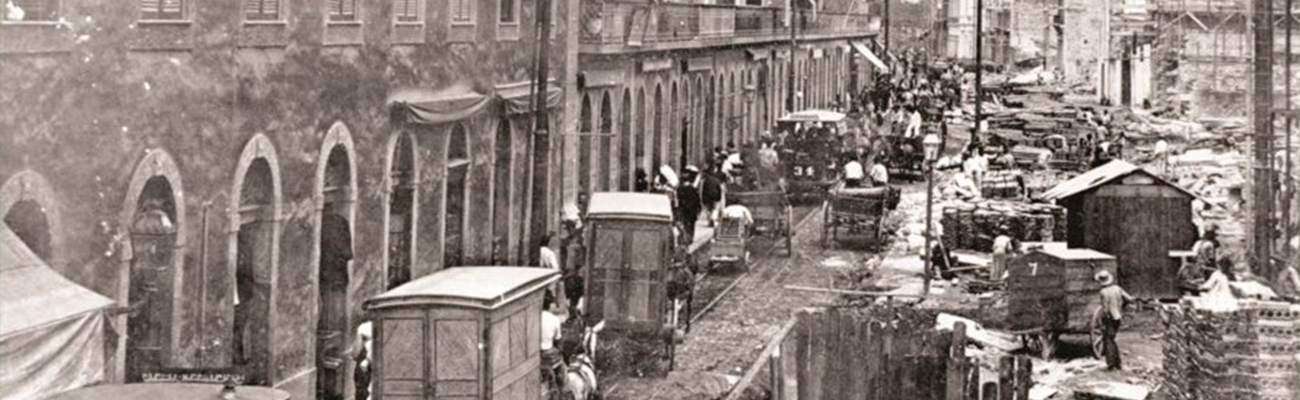 Reforma urbana na rua da Carioca.