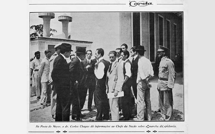 Carlos Chagas e o presidente da República, Wenceslau Brás, em posto de atendimento no Méier, bairro do Rio de Janeiro, durante a epidemia de gripe espanhola.