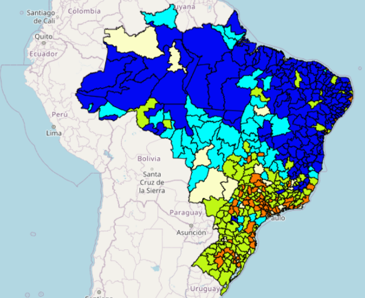 Mapa do Brasil mostrando as regiões de saúde de acordo com o desenvolvimento socioeconômico e oferta de serviços.